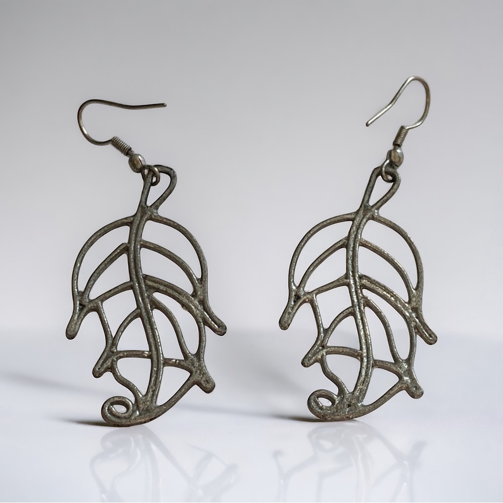 Silver Nature-Inspired Earrings with Openwork Design